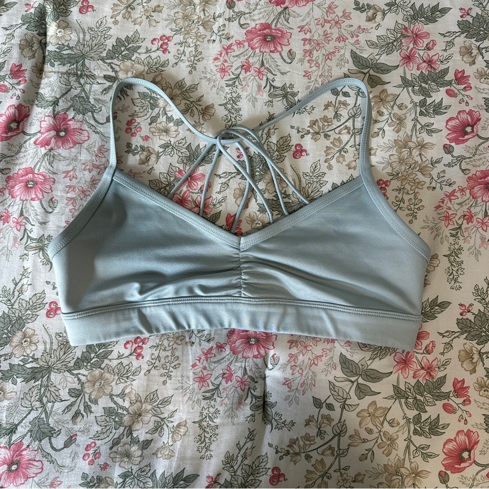 Alo Yoga Sunny Strappy Sports Bra | Cloud Glossy (Pale Baby Blue) | Size S